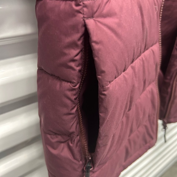 Everlane Women The Lightweight Puffer Full Zip Jacket Burgundy Size Small - Picture 3 of 9